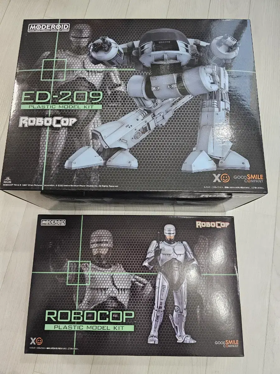 모데로이드 로보캅 및 ED-209 프라모델 일괄